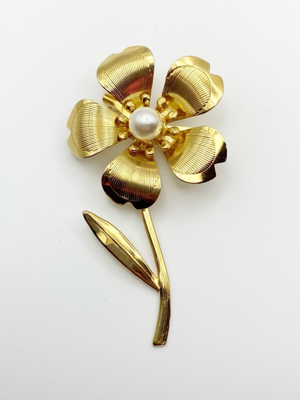 Vintage Gold Flower Brooch Pin